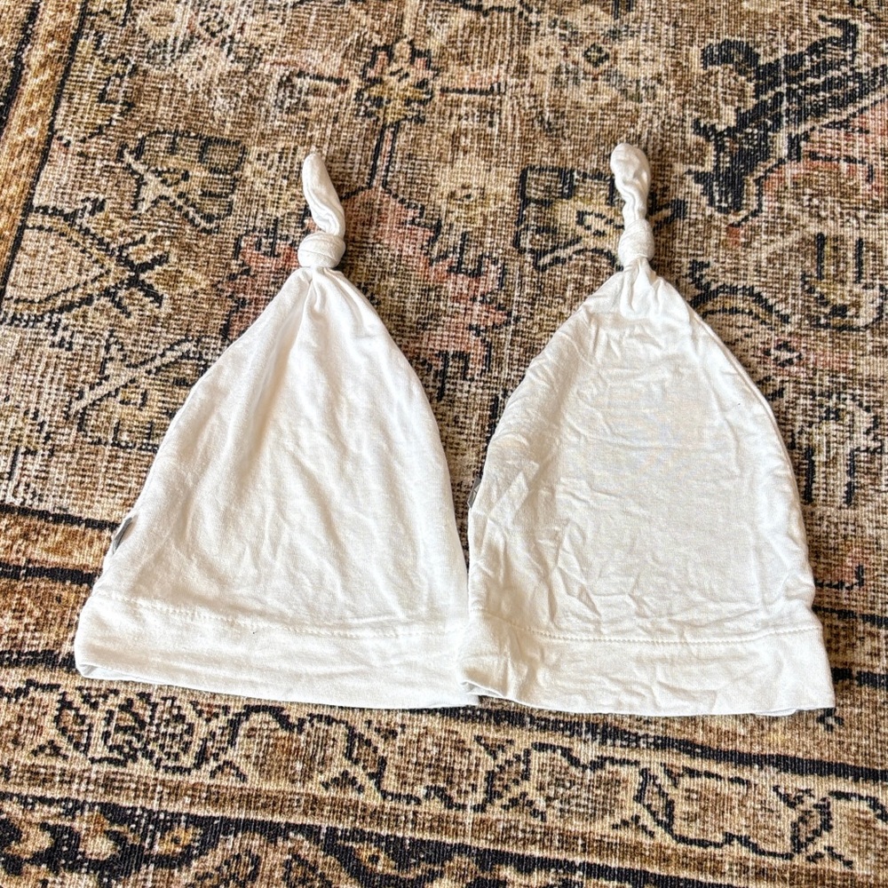 Kyte baby White ( cloud) Knotted Baby Hats - Set of 2 in newborn